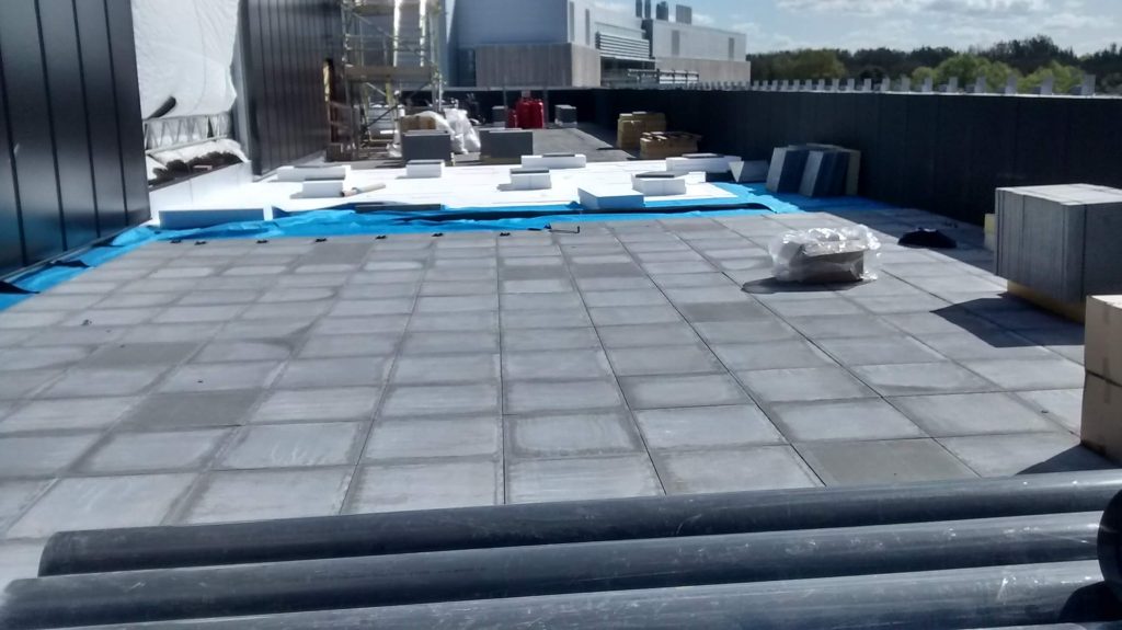 Structural bitumen insulation and slabs